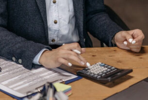 Auxílio Brasil: dívida é mantida mesmo com corte no benefício