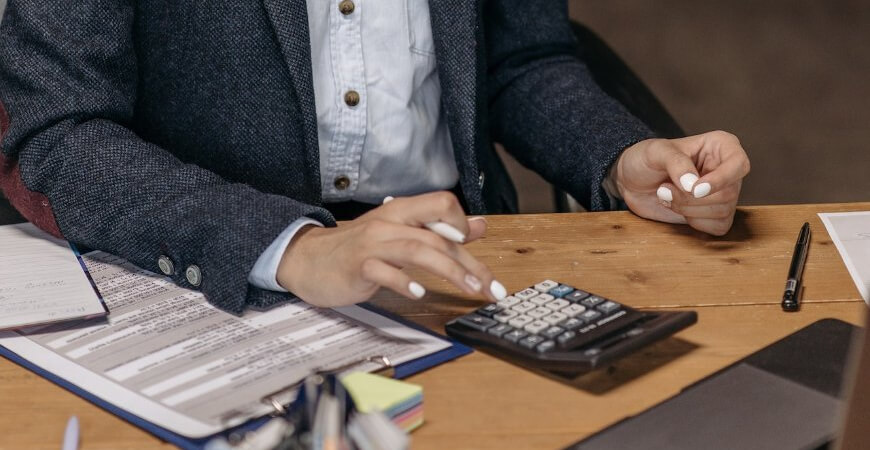 Auxílio Brasil: dívida é mantida mesmo com corte no benefício